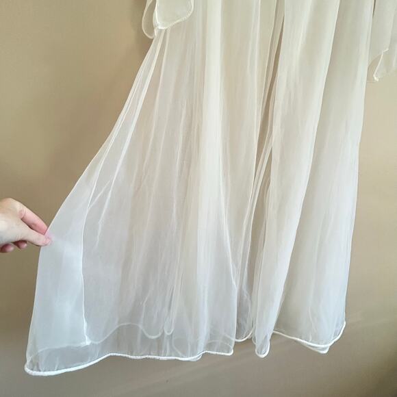 Vintage Sheer Bell Sleeve Peignoir Robe Long Lingerie Negligee Embroidered - Picture 8 of 9